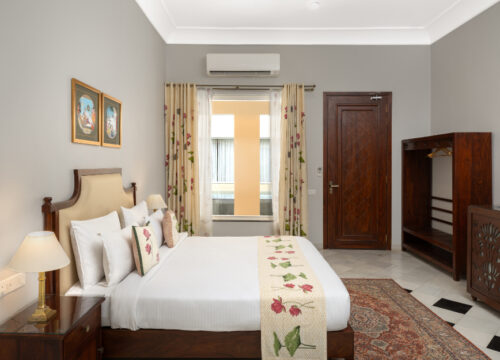 Deluxe Pool View Room