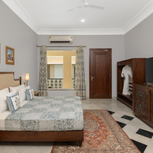 Deluxe Pool View Room
