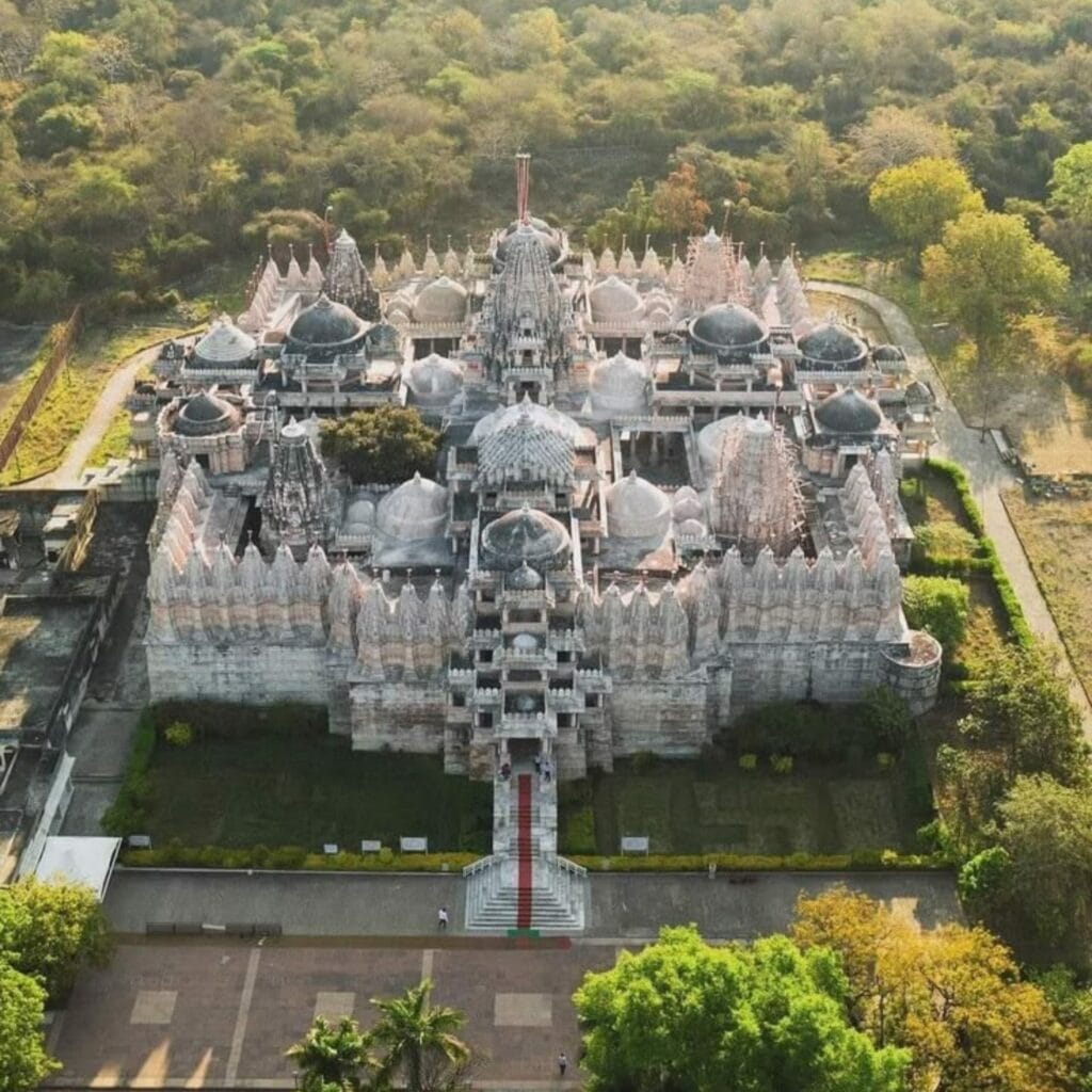 Ranakpur Jain Temples — 96 km from Chez Lavania